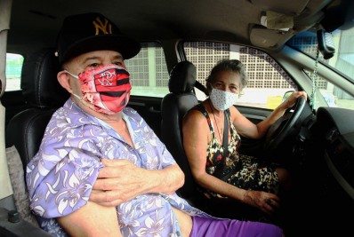 Brasil vacina só 48% dos acima de 90, mas imuniza 142 mil dos menos prioritários