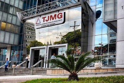 Justiça de Minas manda Estado indenizar casal por invasão da polícia na casa errada