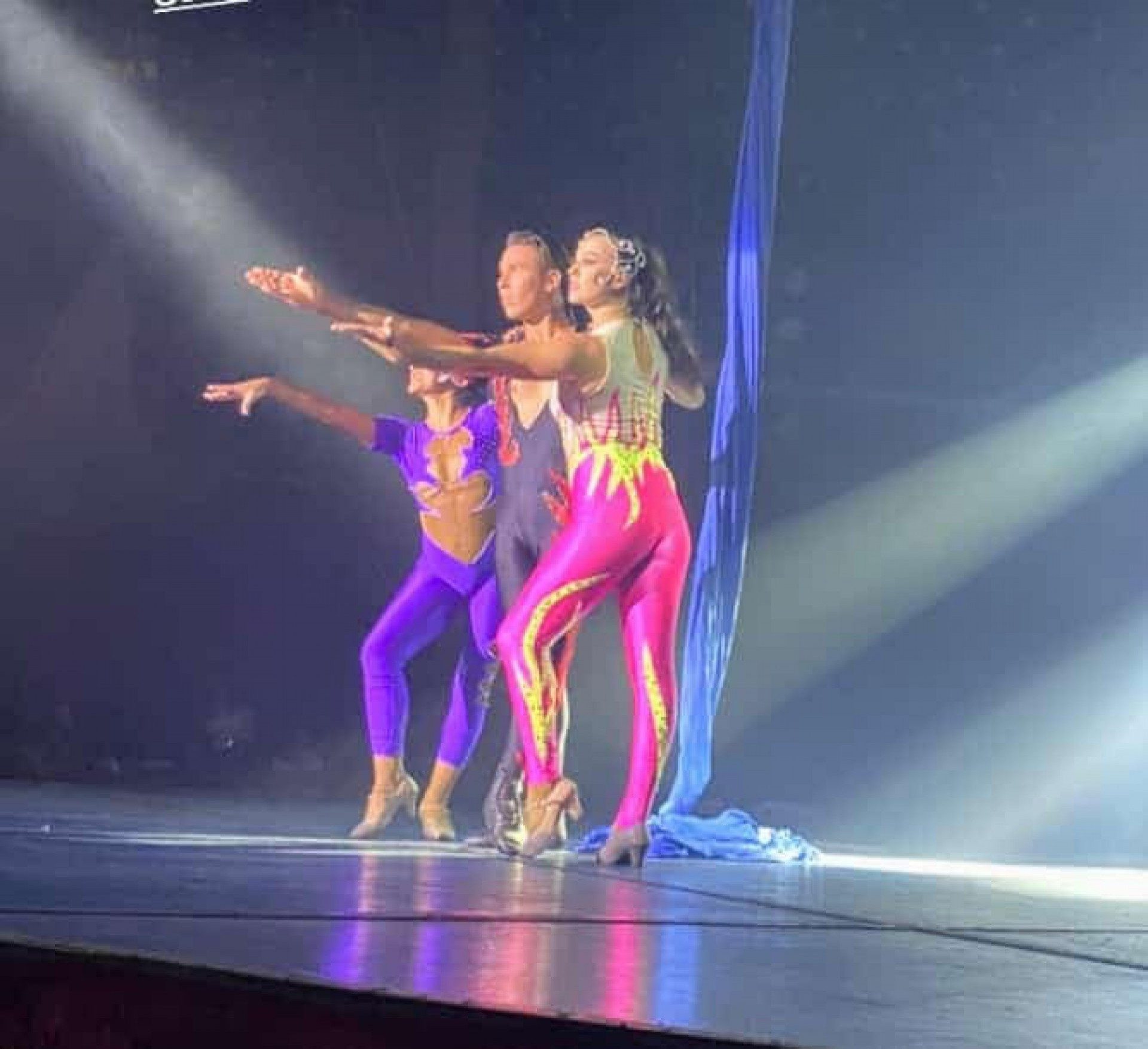 Circo que percorre o Brasil faz sua estreia em B&uacute;zios com diversas atra&ccedil;&otilde;es e espet&aacute;culos  - Divulga&ccedil;&atilde;o 