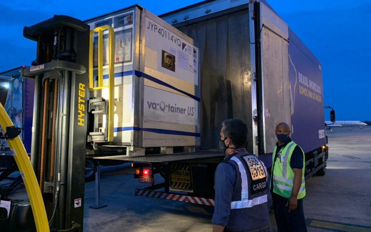 Insumos para a produção de 12,2 milhões de doses da vacina chegam ao Rio - Divulgação