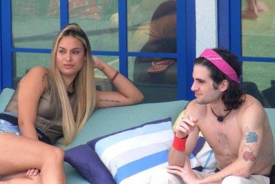 Sarah e Fiuk avaliam comportamento de Carla Diaz: 'Não confio'