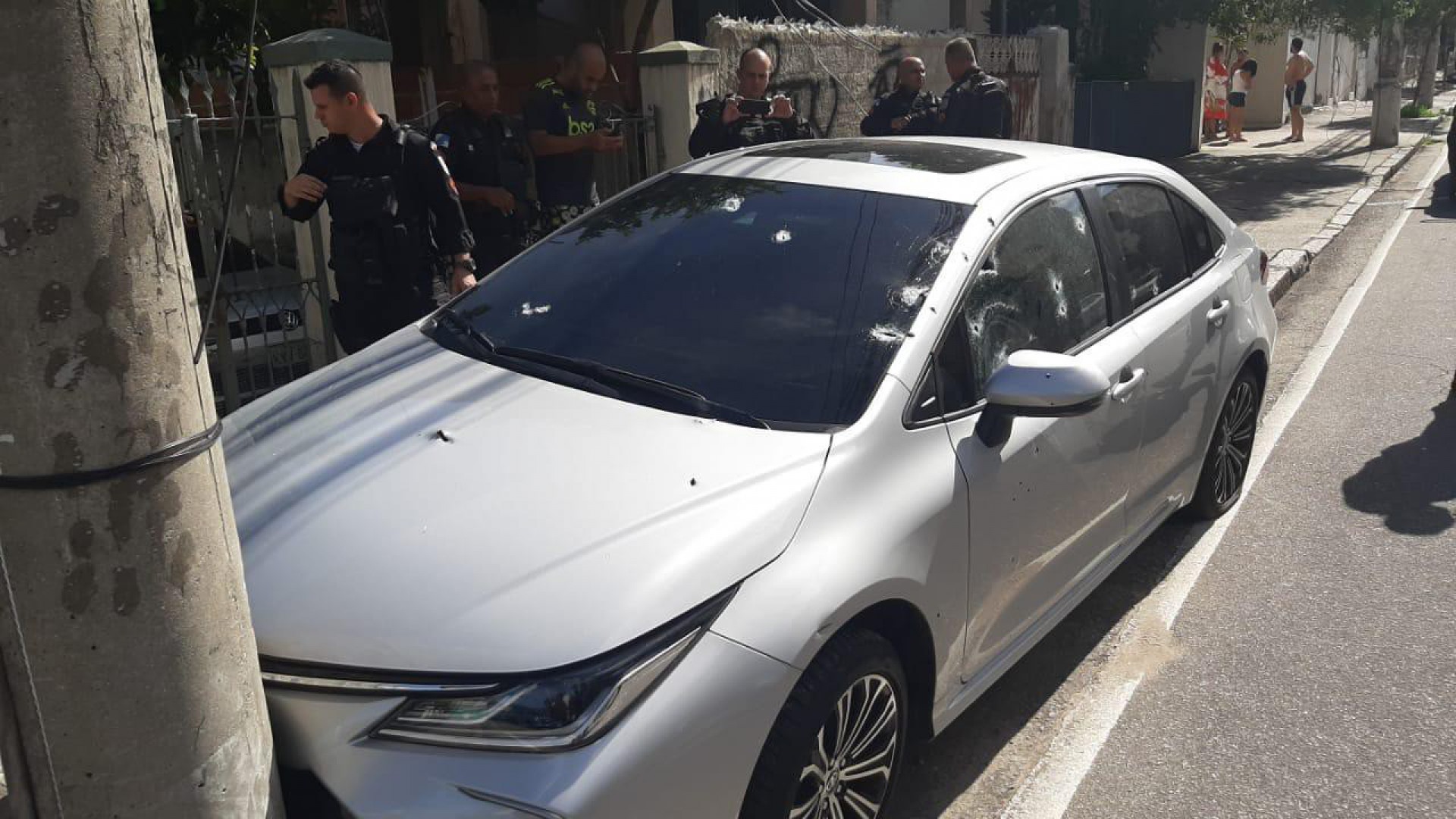 Assaltante de carro morre durante confronto com PMs no Engenho Novo, Zona Norte do Rio