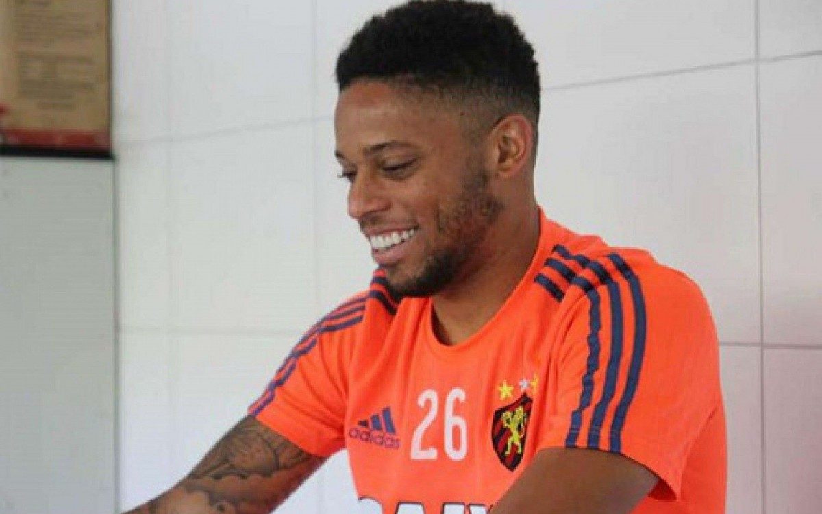André foi comprado pelo Sport junto ao Sporting em 2017