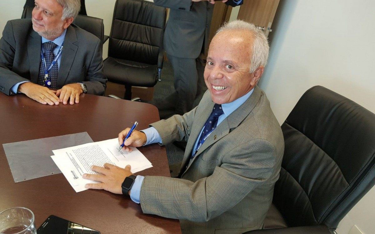 O Almirante da Reserva e presidente da Nuclep, logo depois de uma reunião: investir em novos produtos é o caminho para o sucesso da estatal criada no final da década de 1970