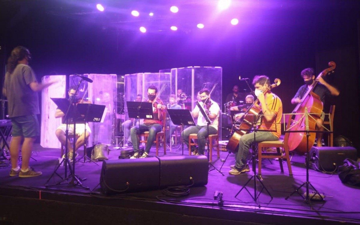 Live Mestres do Samba acontece nesta segunda-feira, dia do anivers&aacute;rio da cidade do Rio de Janeiro, diretamente do Teatro Rival