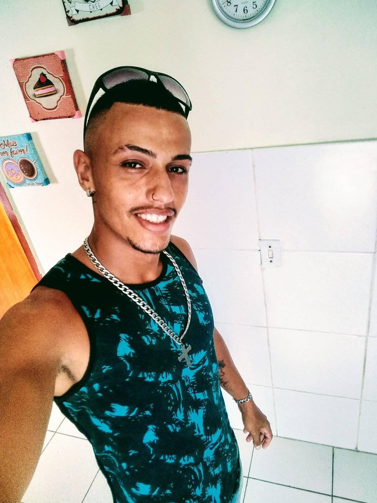 Foto de Daniel Marins, um dos gêmeos vítima da chacina. - Reprodução/Facebook