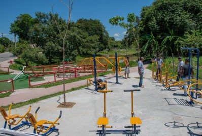 Prefeitura instala novos equipamentos em praças