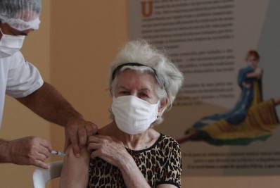 30 mil idosos não tomaram sequer a primeira dose da vacina no Rio