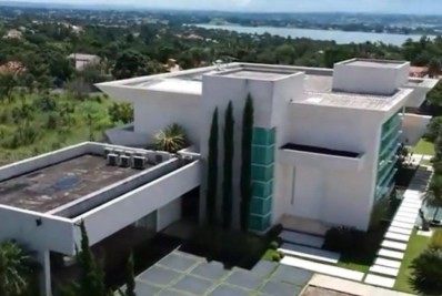 Sem histórico de casos, Flávio Bolsonaro diz que mansão de R$ 6 mi foi paga com renda de advogado