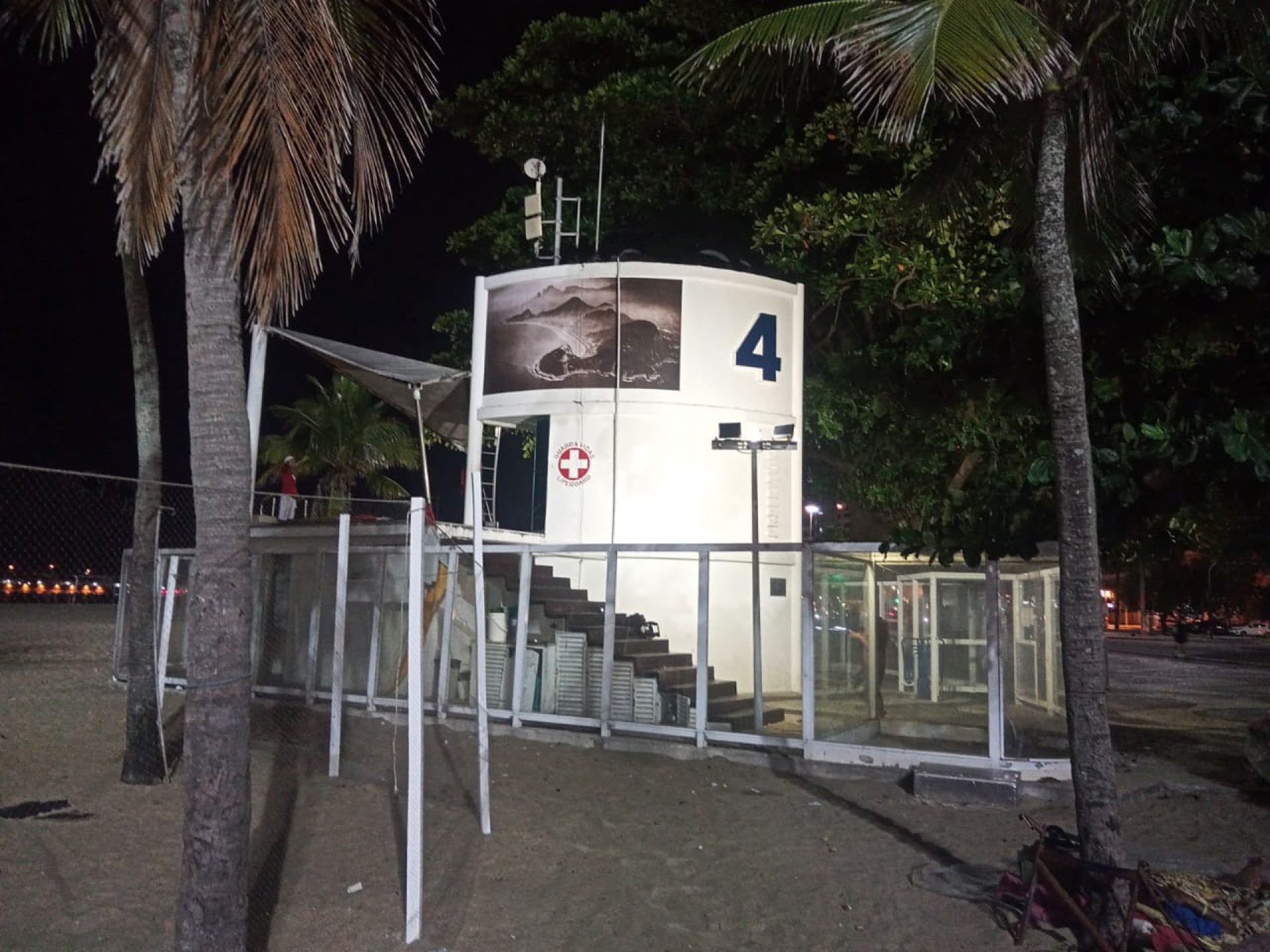  Ao longo da galeria, cada foto conta com uma placa com informações sobre a exposição e um QR Code que leva ao acervo do IMS. - Divulgação