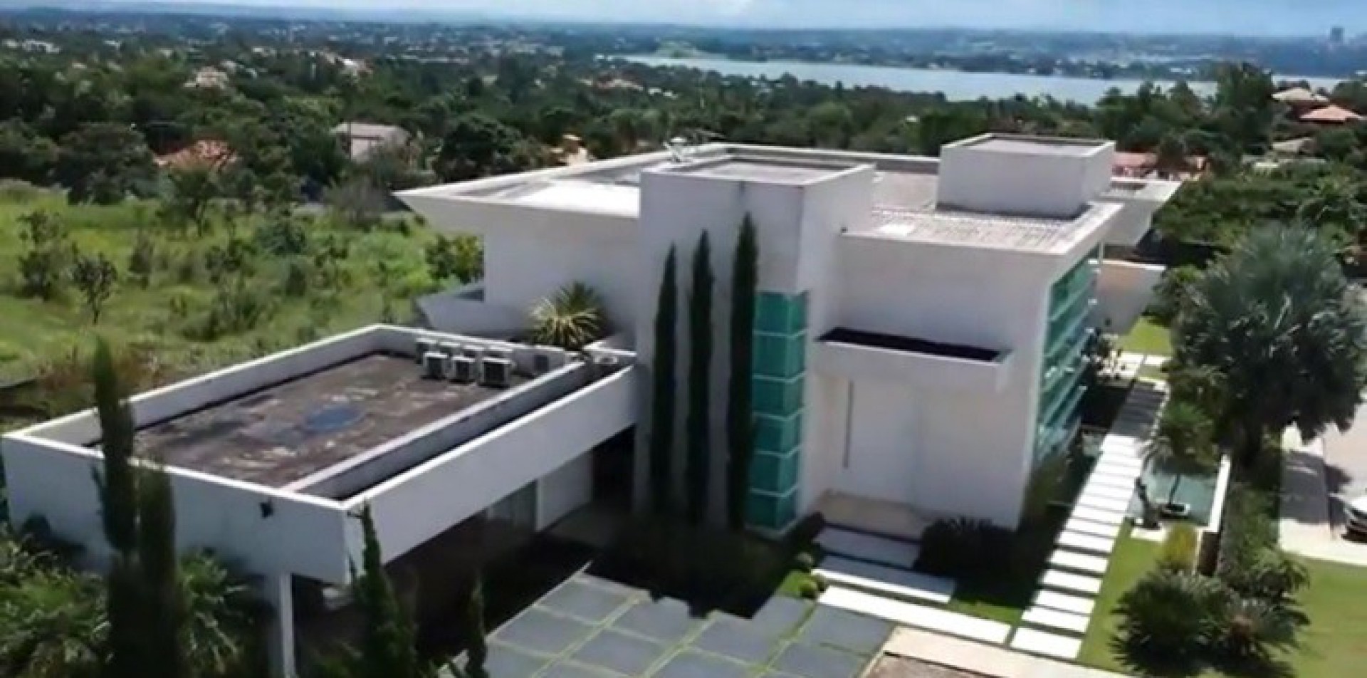 Mansão de Flávio Bolsonaro - Reprodução