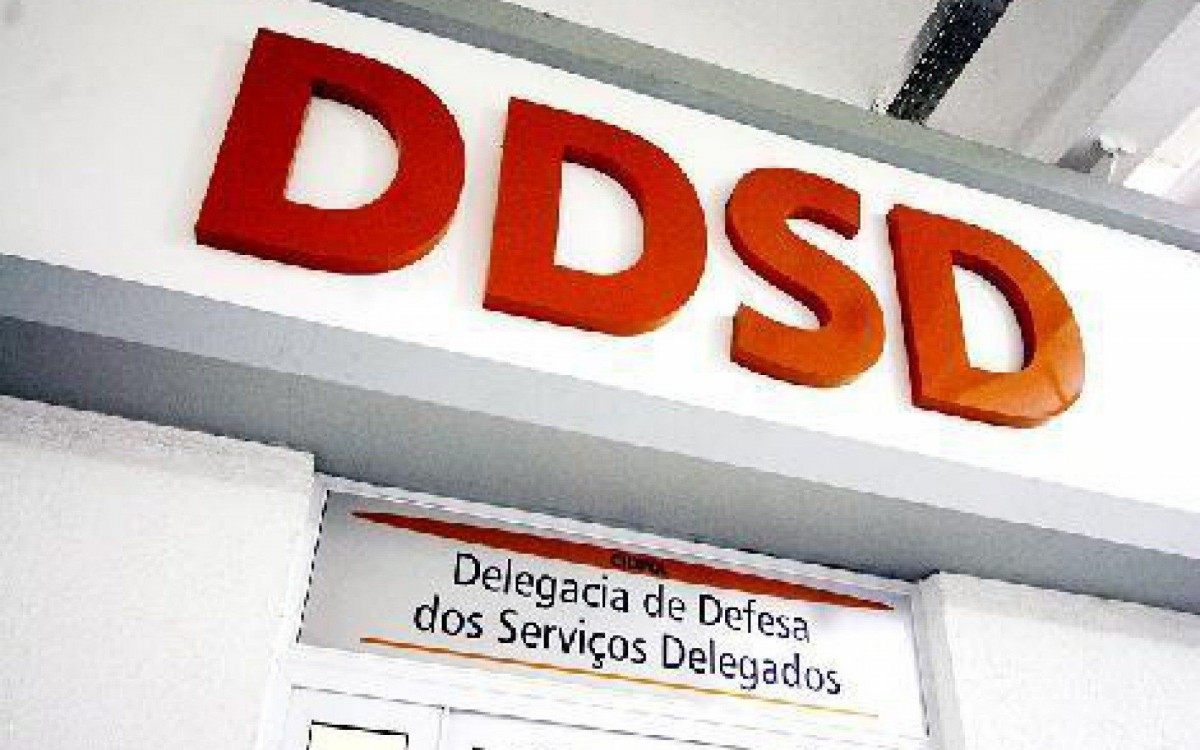 Agentes da Delegacia de Defesa dos Serviços Delegados detiveram um homem na ação em Nilópolis