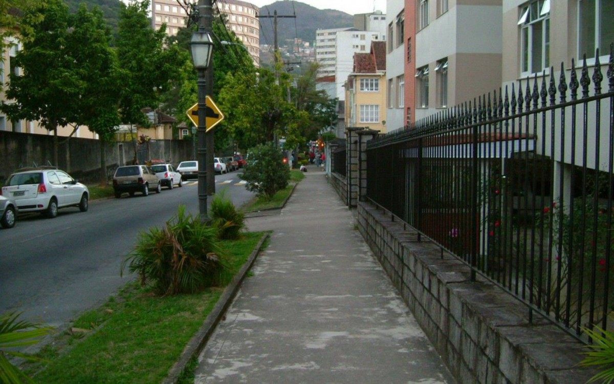 Vias estão sendo interditas para pintura da sinalização horizontal