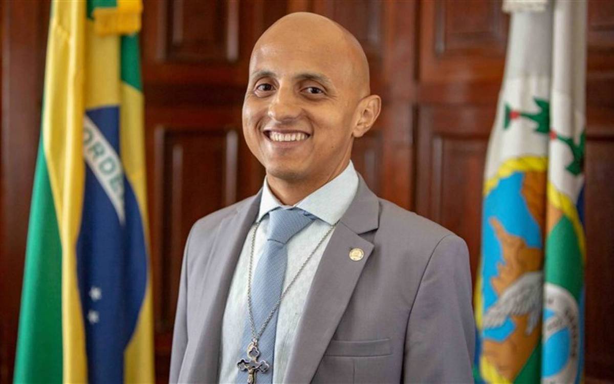 Deputado é policial civil e seu carro é blindado