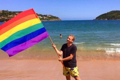 Livro sobre romance LGBTI juvenil é lançado em Búzios na luta contra o preconceito