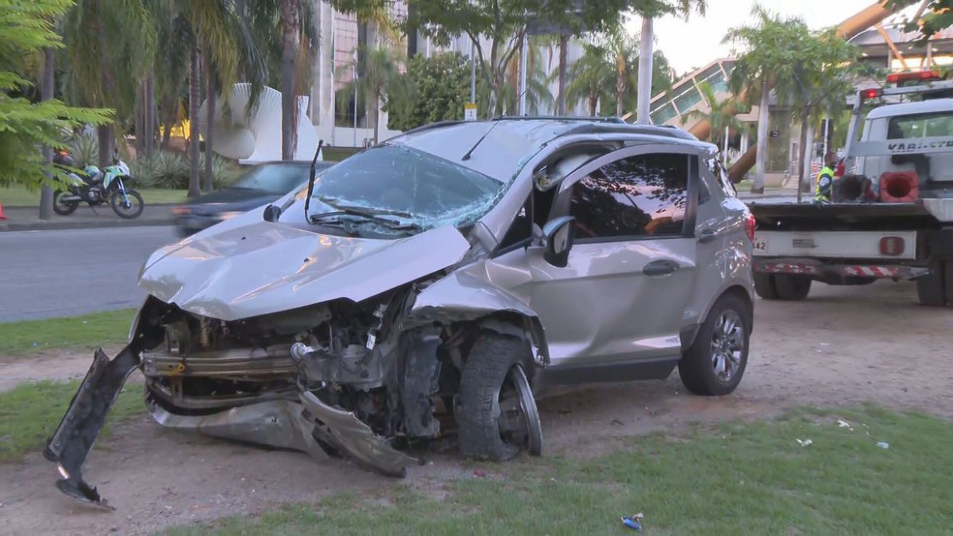 Mulher morre após capotar carro no Centro do Rio