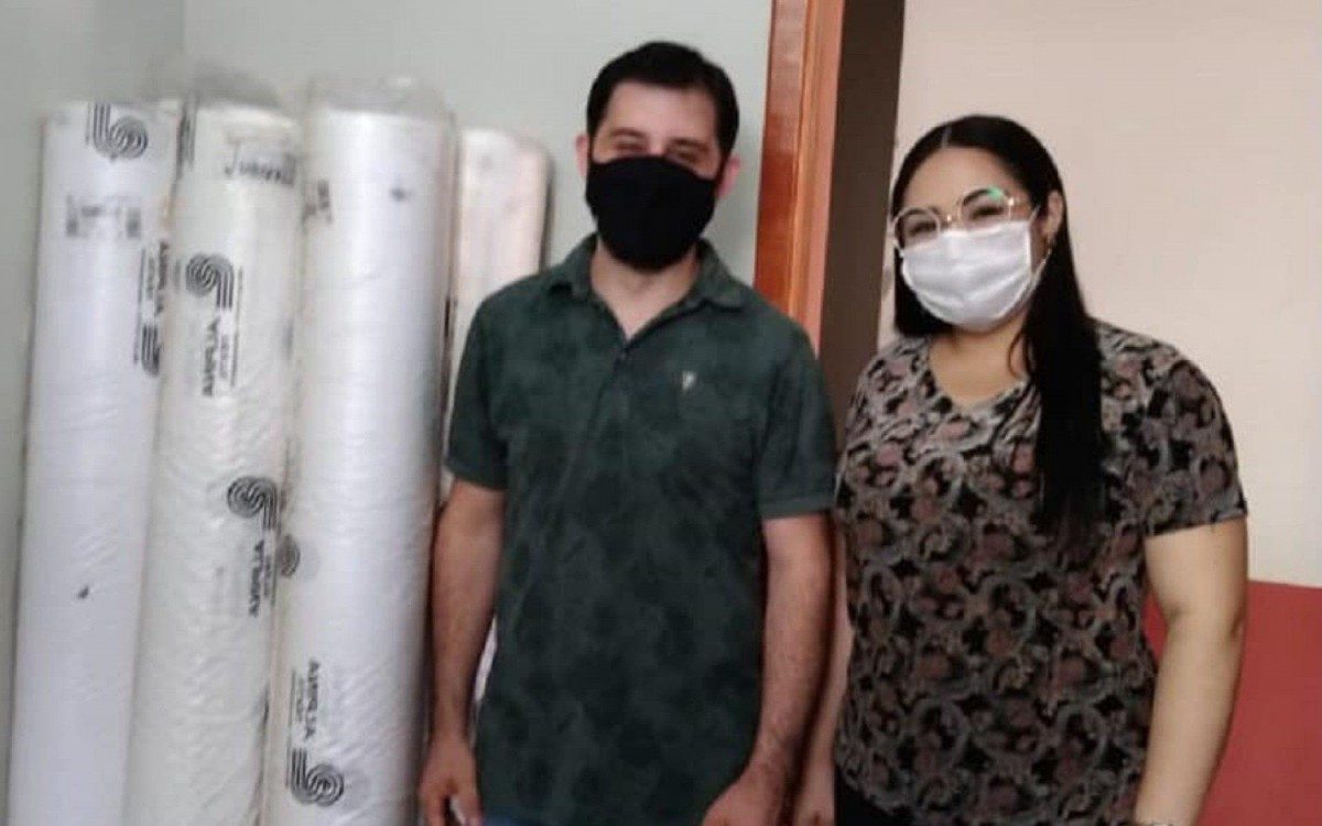 Material foi entregue por Filipe de Castro, diretor-geral do IFF Itaperuna, à Secretaria Municipal de Assistência Social.