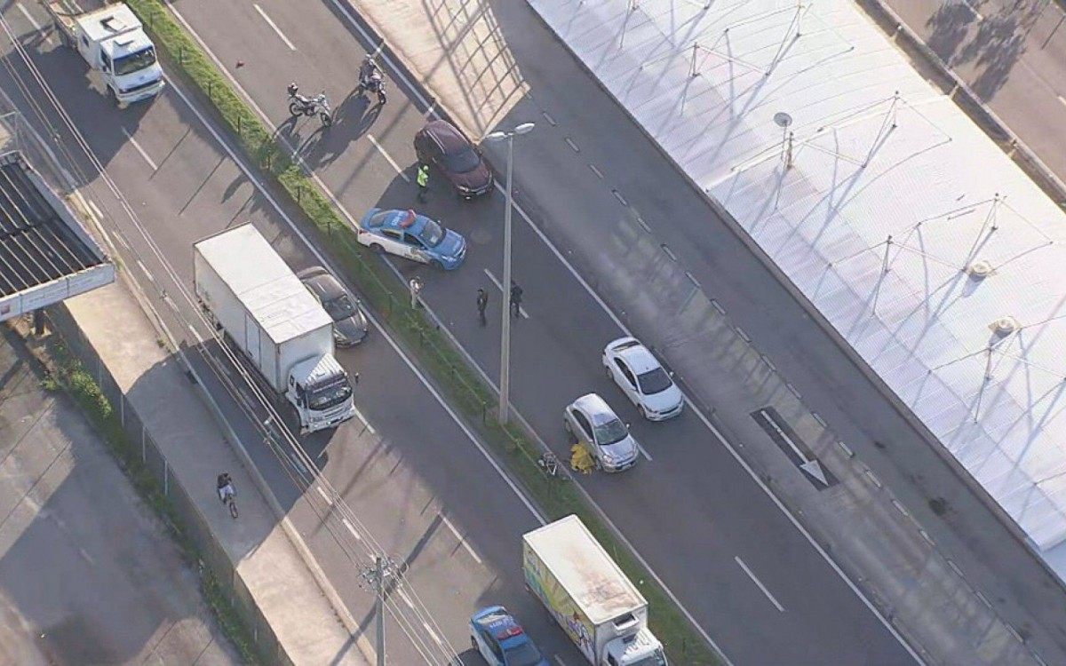 Ciclista morre atropelado na Avenida Salvador Allende