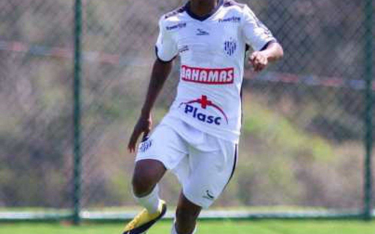 Max em ação contra o Coimbra, nas quartas do Estadual