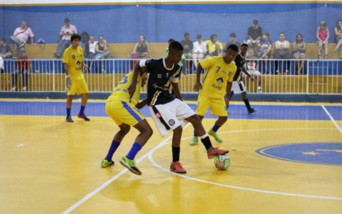 Max atuou pelo São Bernardo Futsal entre 2013 e 2018
