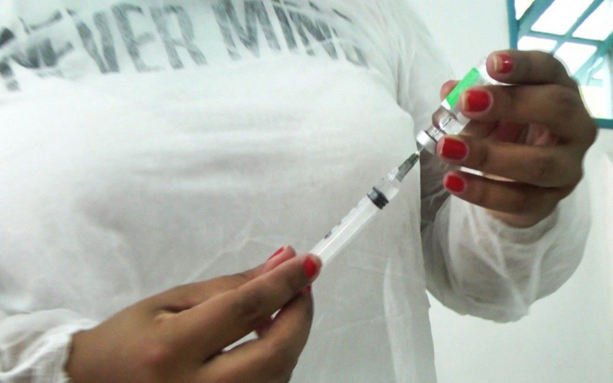 Vacinação ocorre em nove pontos diferentes da cidade