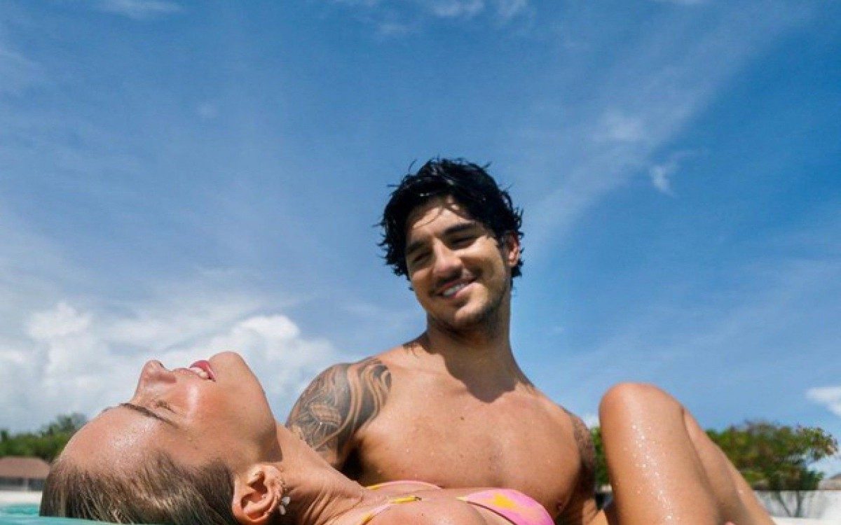 Yasmin Brunet e Gabriel Medina completam um ano de relacionamento
