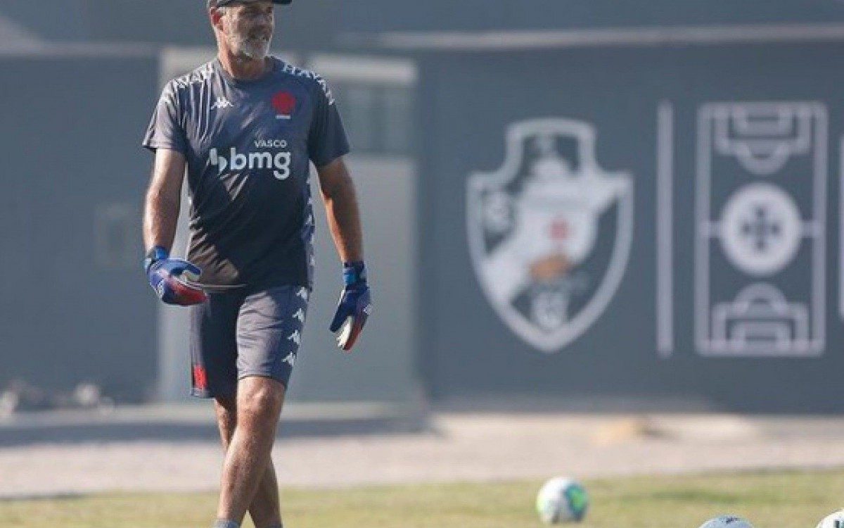 Carlos Germano não é mais preparador de goleiros 
do Vasco