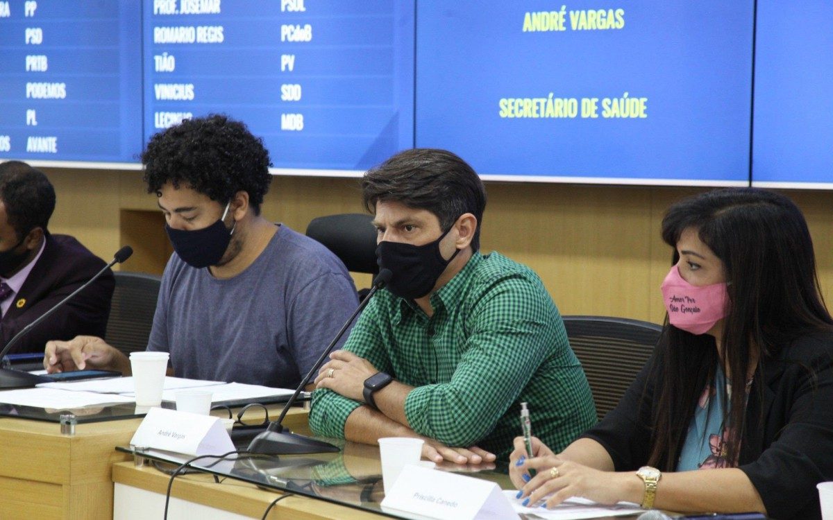 As perguntas mais frequentes de vereadores e público em geral foram relacionadas à quantidade de doses de vacina, público-alvo e cronograma 