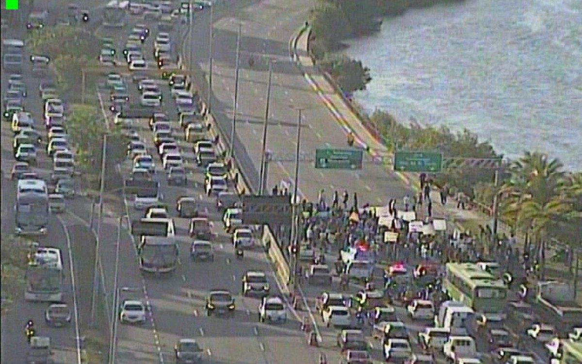 Protesto na Avenida Ministro Ivan Lins