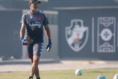 Carlos Germano deixa cargo de preparador de goleiros no Vasco