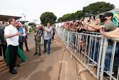 Bolsonaro anuncia compra da vacina Pfizer e afirma que as primeiras doses estão previstas para chegar em abril 