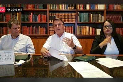 Bolsonaro critica Mandetta e João Doria durante live