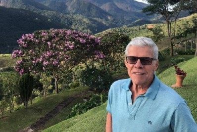 Em primeira foto desde que deixou a TV, José Mayer surge de cabelos brancos