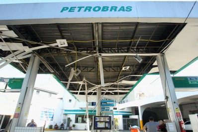 Mesmo com aumento, defasagem do diesel ainda é de 9% e da gasolina é de 7%, diz Abicom