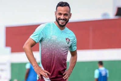 Yago celebra assistência e exalta trabalho de Roger Machado no Fluminense