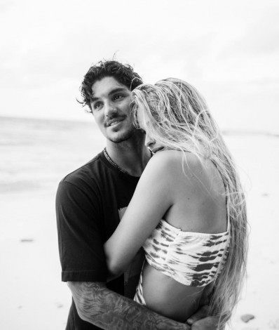 Yasmin Brunet e Gabriel Medina completam um ano de relacionamento - Reprodução Internet