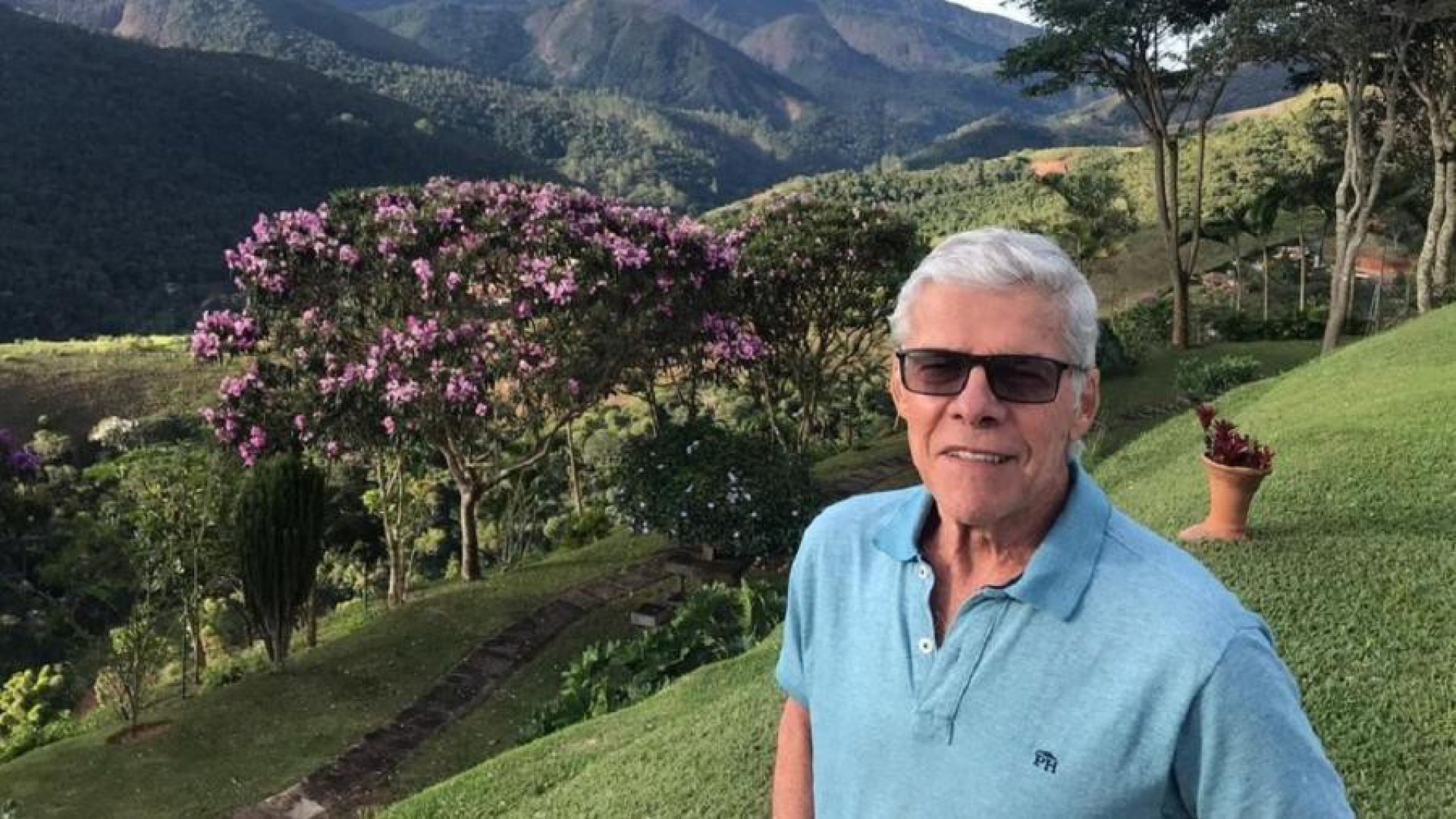 Em primeira foto desde que deixou a TV, Jos&eacute; Mayer surge de cabelos brancos - Reprodu&ccedil;&atilde;o Internet