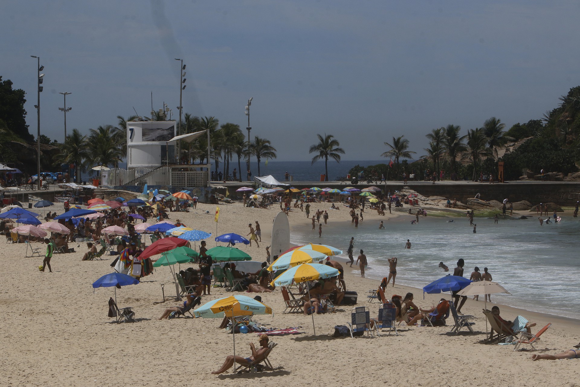 Ap&oacute;s fim de semana de praias lotadas, secret&aacute;rio afirma que 'medidas podem ser mais restritivas'