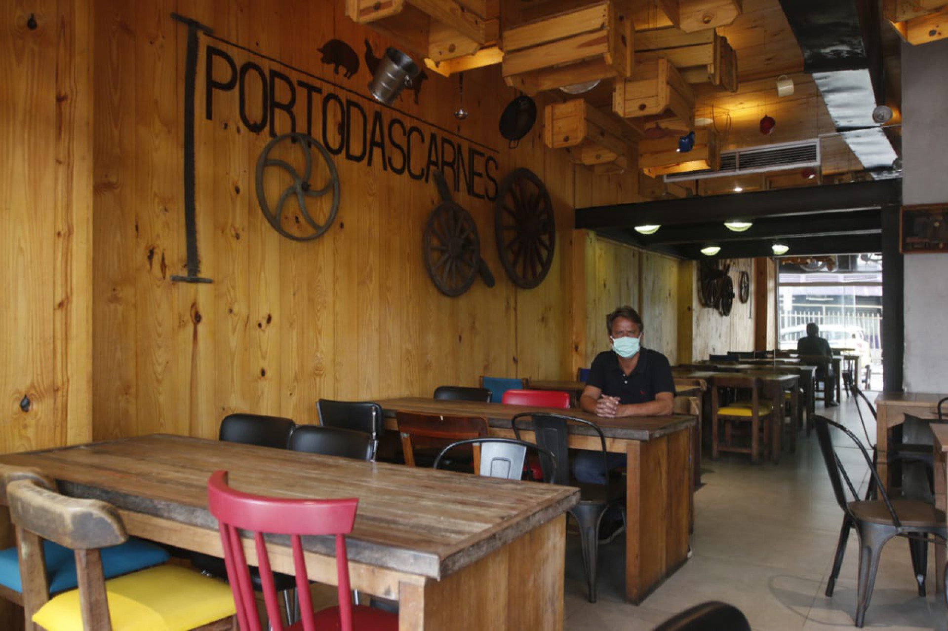 Restrições anunciadas pela prefeitura do Rio são insuficientes, segundo especialistas; sindicatos de bares e restaurantes são contrários às novas restrições