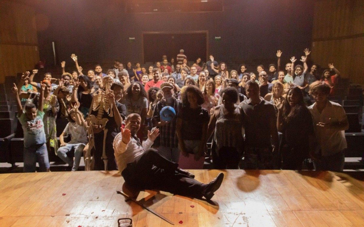 Espet&aacute;culo "Ricardo III - Um Homem do Seu Tempo" percorre cidades da Baixada e ainda conta com oito apresenta&ccedil;&otilde;es online, todas gratuitas