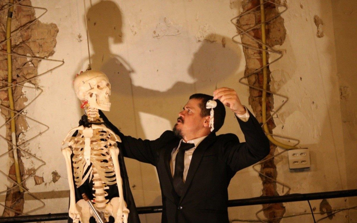 Espet&aacute;culo "Ricardo III - Um Homem do Seu Tempo" percorre cidades da Baixada e ainda conta com oito apresenta&ccedil;&otilde;es online, todas gratuitas