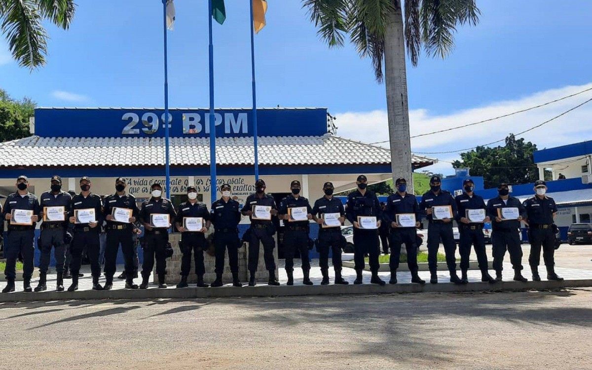 Dezoito policiais representaram um total de 60 homenageados. 