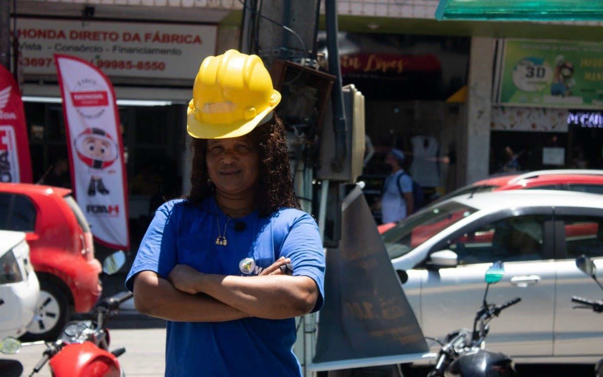 Jane &eacute; eletricista da Prefeitura de Mag&eacute;
