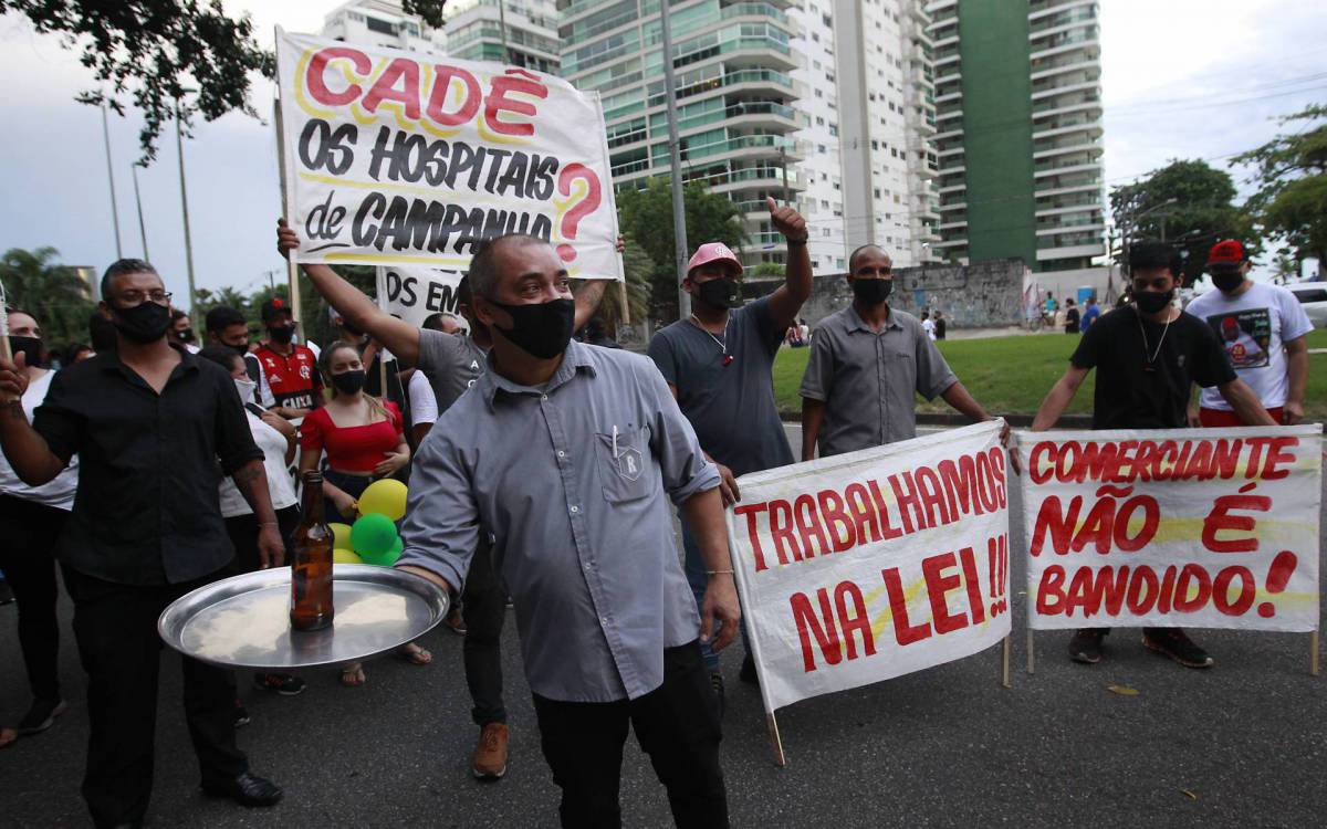 Manifesta&ccedil;&atilde;o na Estrada da G&aacute;vea de donos de quiosques, bares e restaurantes