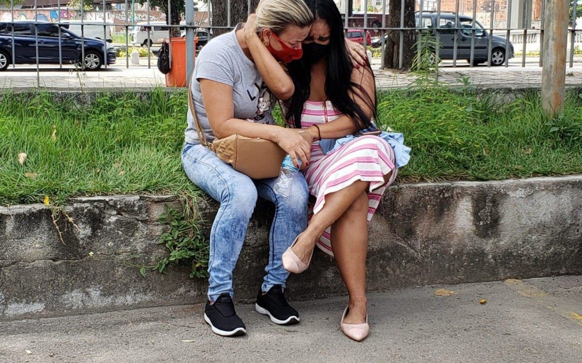 A madrasta de Guilherme (&agrave; esquerda) e a m&atilde;e de Gabryel (&agrave; direita): unidas na dor pela perda dos jovens 