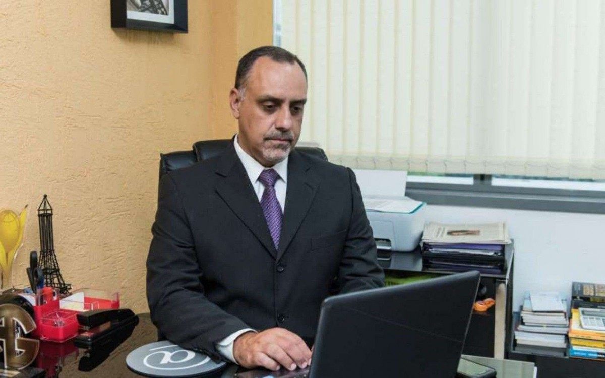 Alexandre Prado, Especialista em Finanças