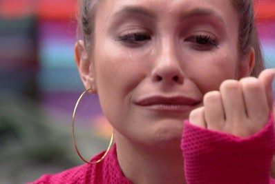 Aos prantos, Carla Diaz fala sobre 'reunião na despensa':  'Não estou aguentando mais'