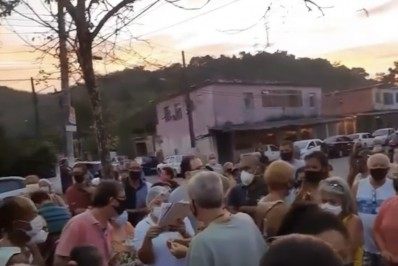 Vídeos: Caxias tem filas quilométricas e reclamações na vacinação para maiores de 60 anos