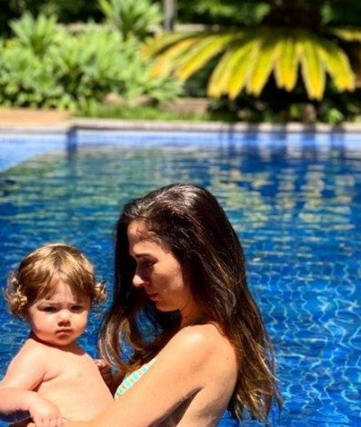 Tatá Werneck com a filha, Clara Maria, de 1 ano e 4 meses - Reprodução Internet