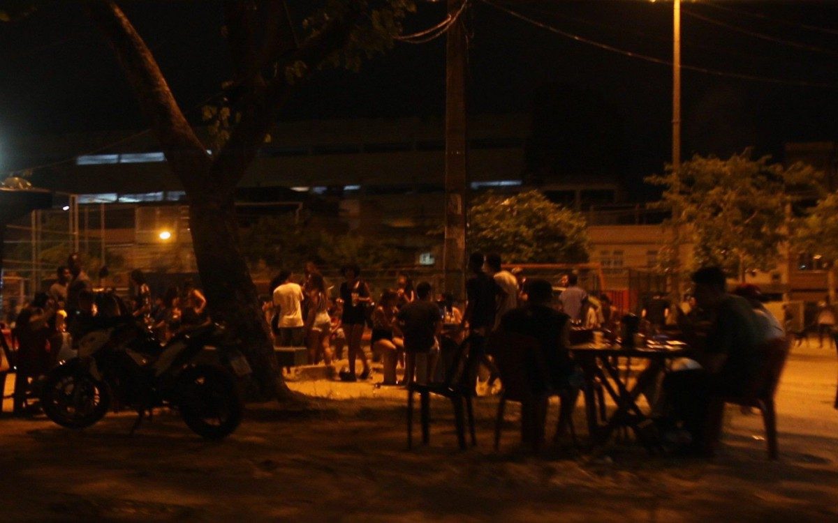 Fechamento de bares e restaurantes durante a madrugada. Na foto, Praça de Benfica